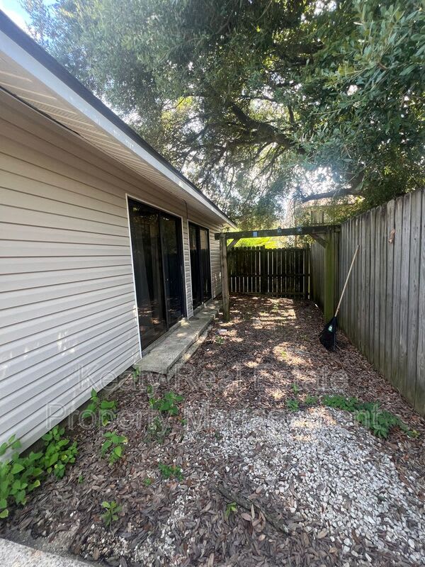 405 Fox Run Avenue – photo 4