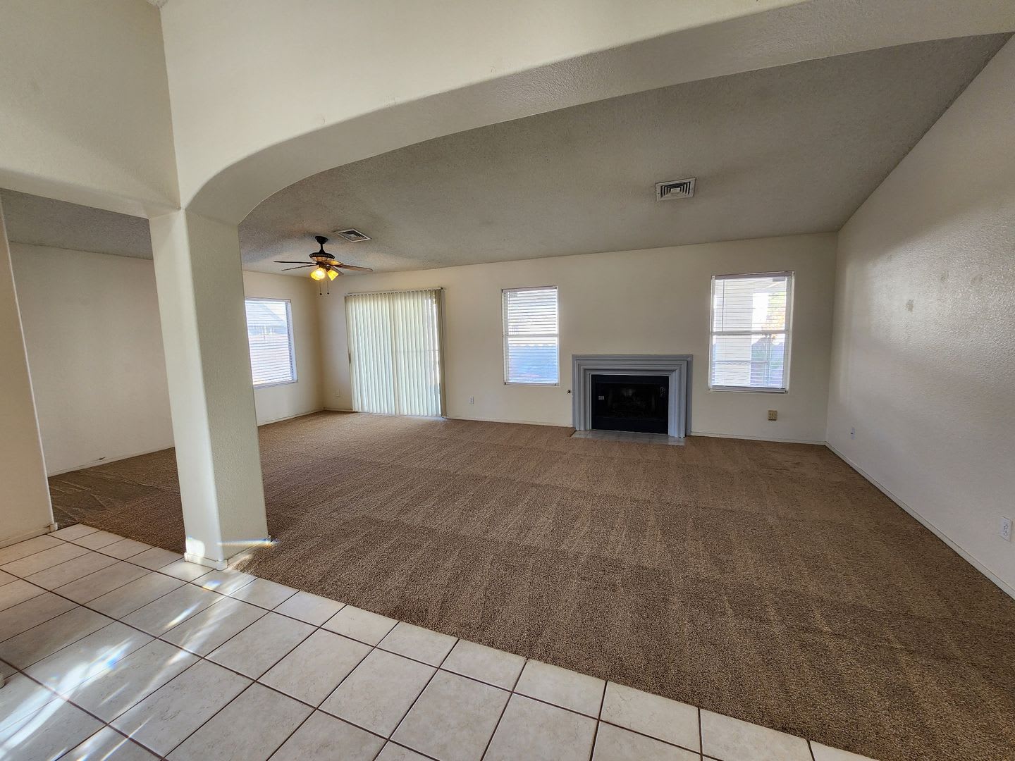 Beautiful Three Bedroom Home in Green Valley – photo 3