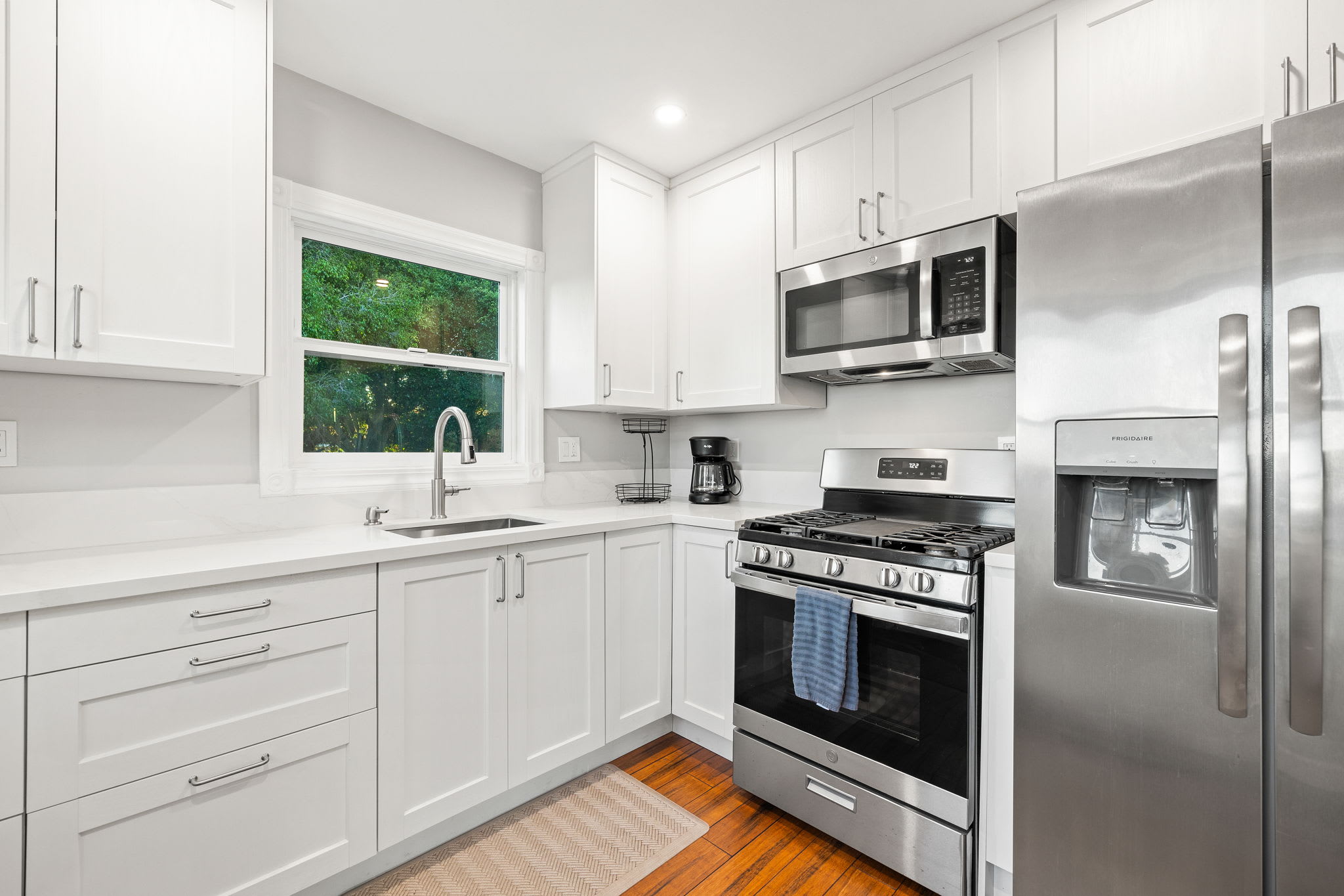 1326 Dorcas St – photo 5