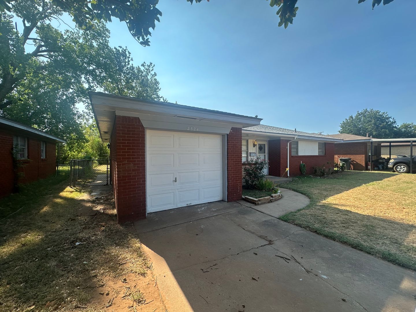 3 bed, 1 bath, 1 car garage – photo 4
