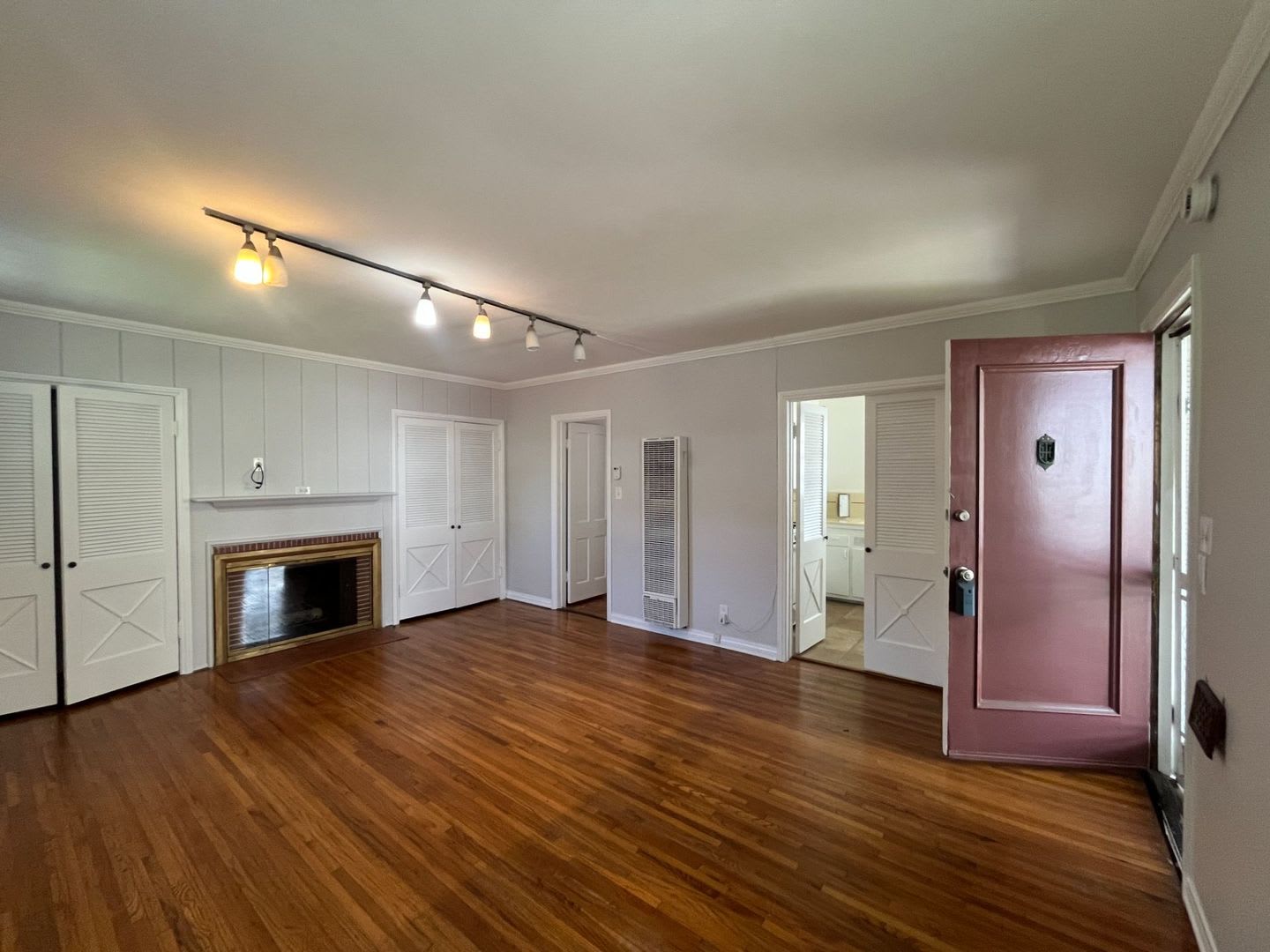 10370a – photo 2