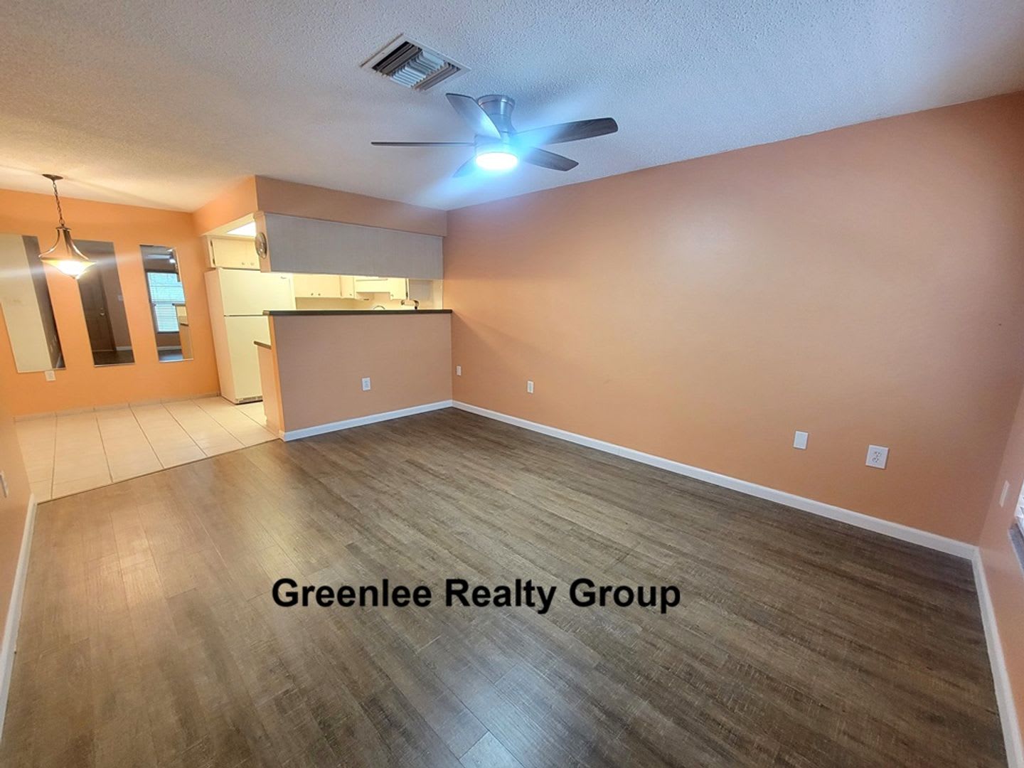 Beautiful 2 Bedroom / 1.5 Bathroom Condo Located in a Quiet 55+ Community! Water/Sewer/Trash/Lawn Included! – photo 4