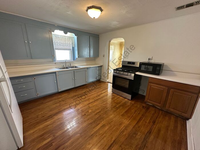 1208 Ross Street – photo 5