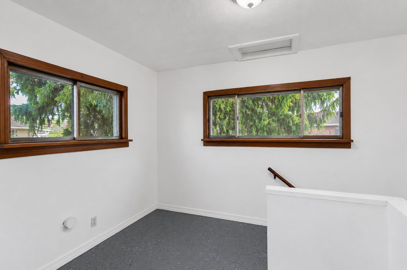 2232 Youngstown Road Southeast – photo 3