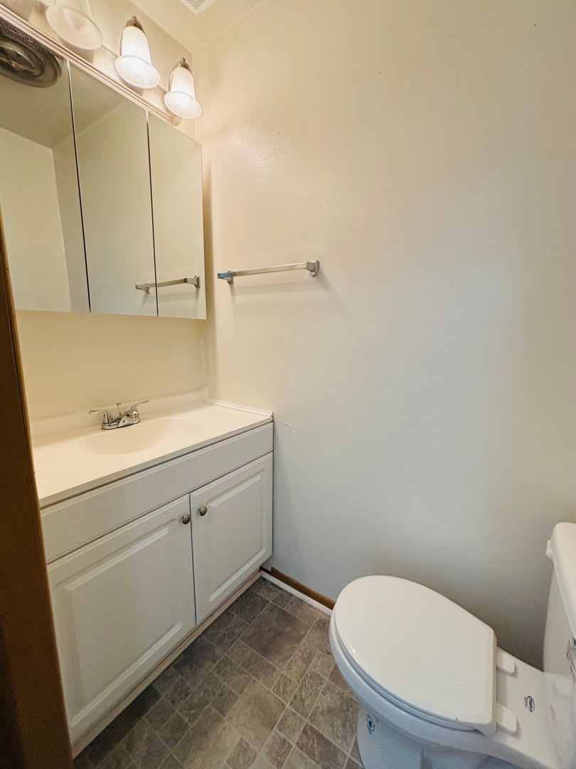 2 Bedroom, 1.5 Bath Townhouse – photo 3