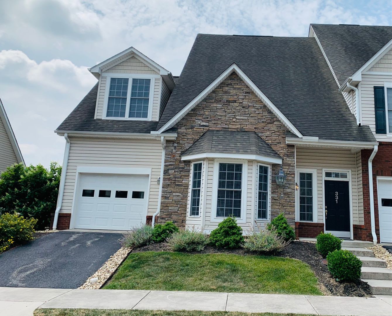 3 Bedroom 3 5 Bath End Unit Townhouse – photo 2