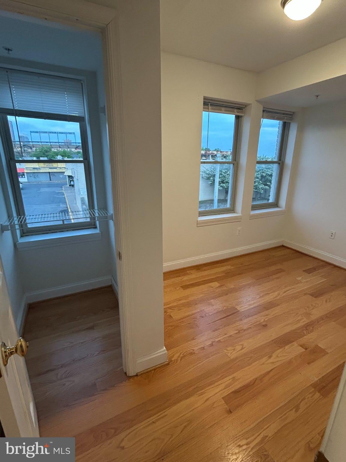 919 W BARRE Street – photo 3