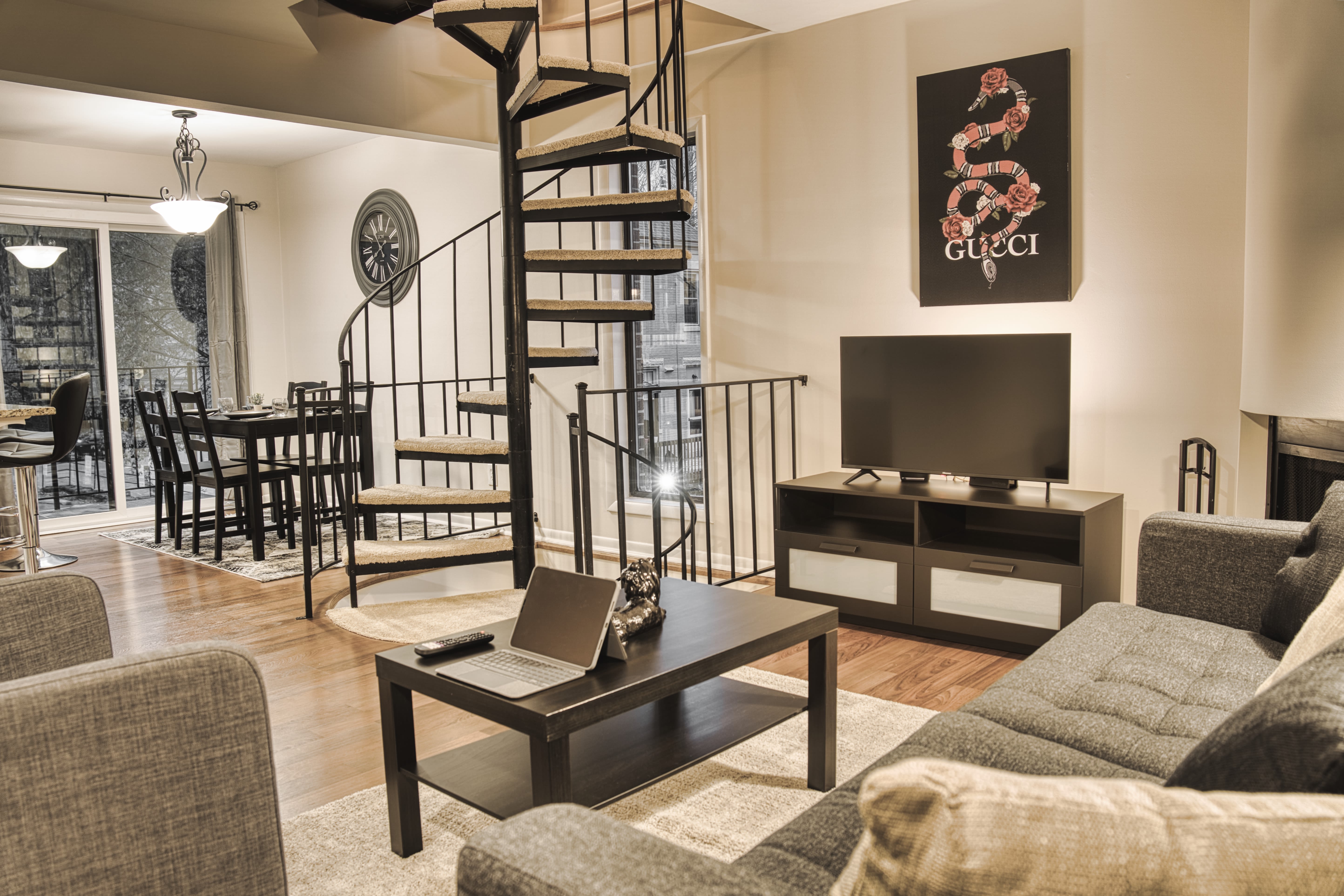 2430 Grandview Avenue – photo 1