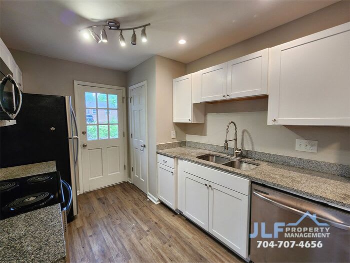 1531 East Liberty Street – photo 3