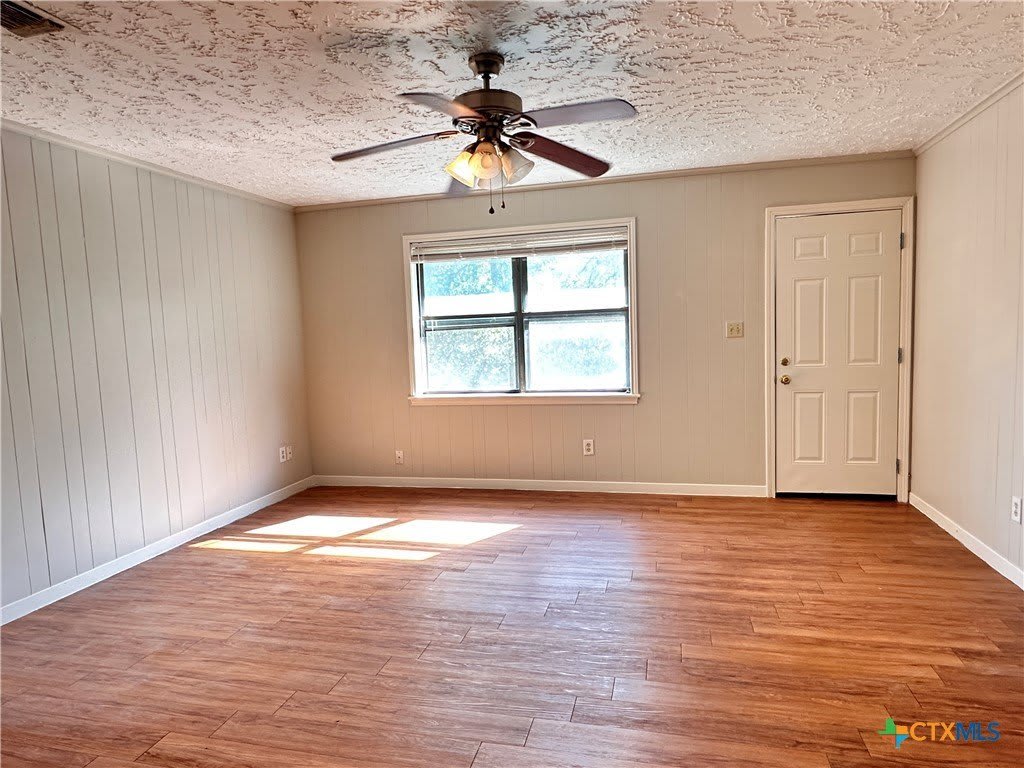 906 N Lbj Drive – photo 3