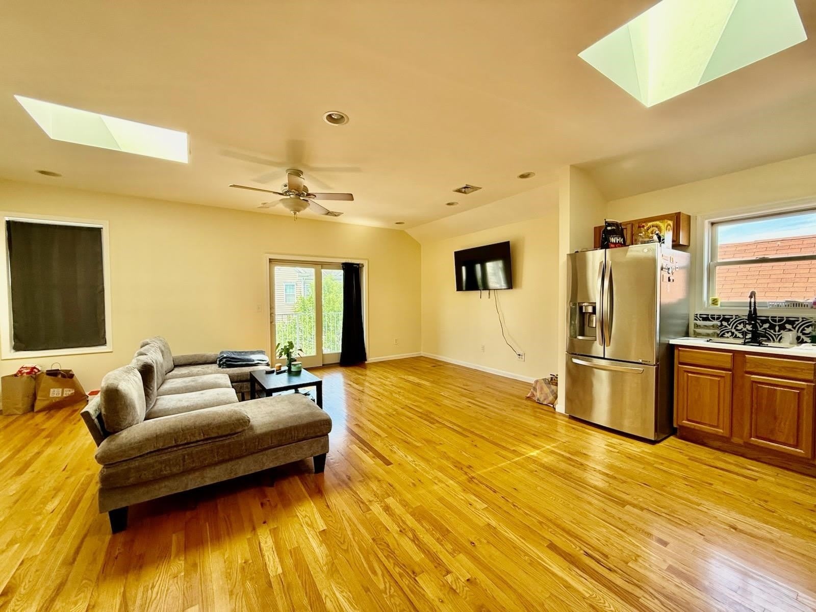 264 Custer Ave – photo 3