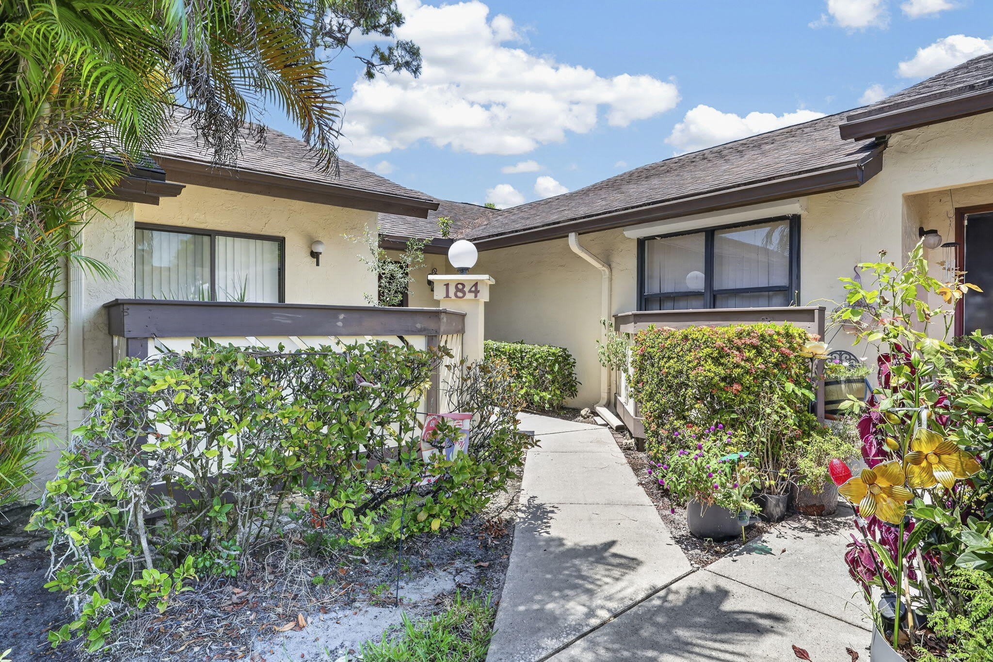 184 MASTIC TREE Court – photo 2