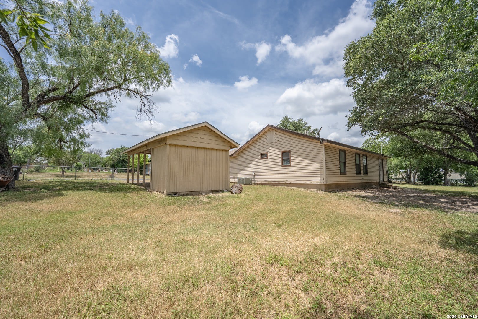 1515 Geneva St – photo 5