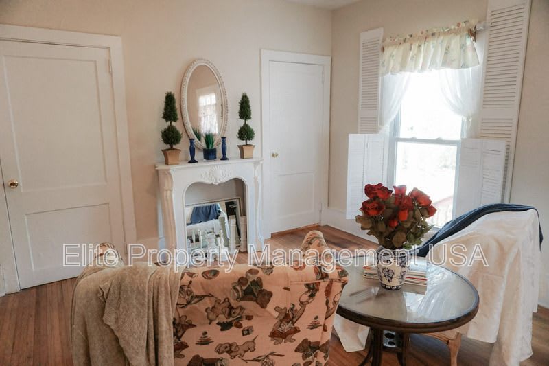 5904 Wall Street – photo 3
