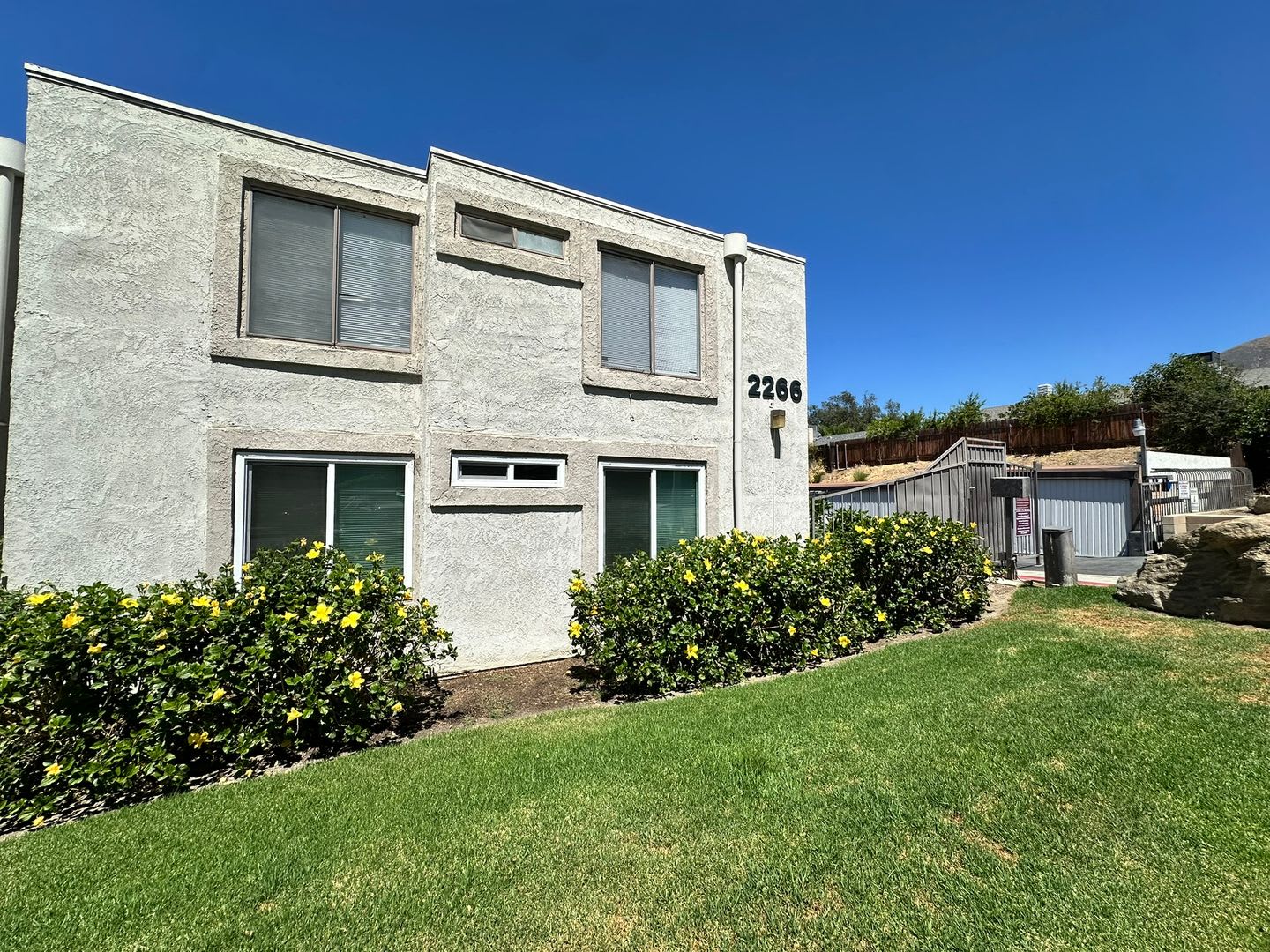 Spacious 2 Bedroom with Private Patio & In-Unit Laundry – photo 1