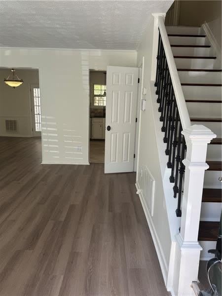 2907 Queen Anne Court – photo 2