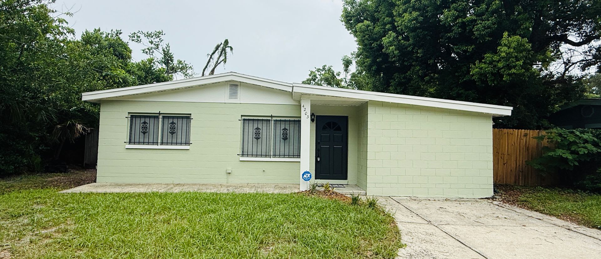 Come See This Beautiful 4 Bedroom 2 Bath Home For Rent Near Busch Gardens – photo 1
