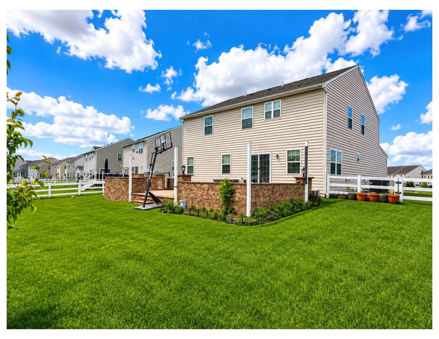 Welcome to 805 Llanelli Drive! – photo 4