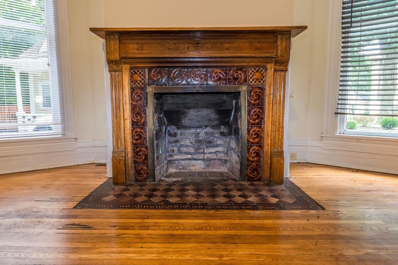 434 E 2Nd St 5Bed 3Bath New Remodeled – photo 5