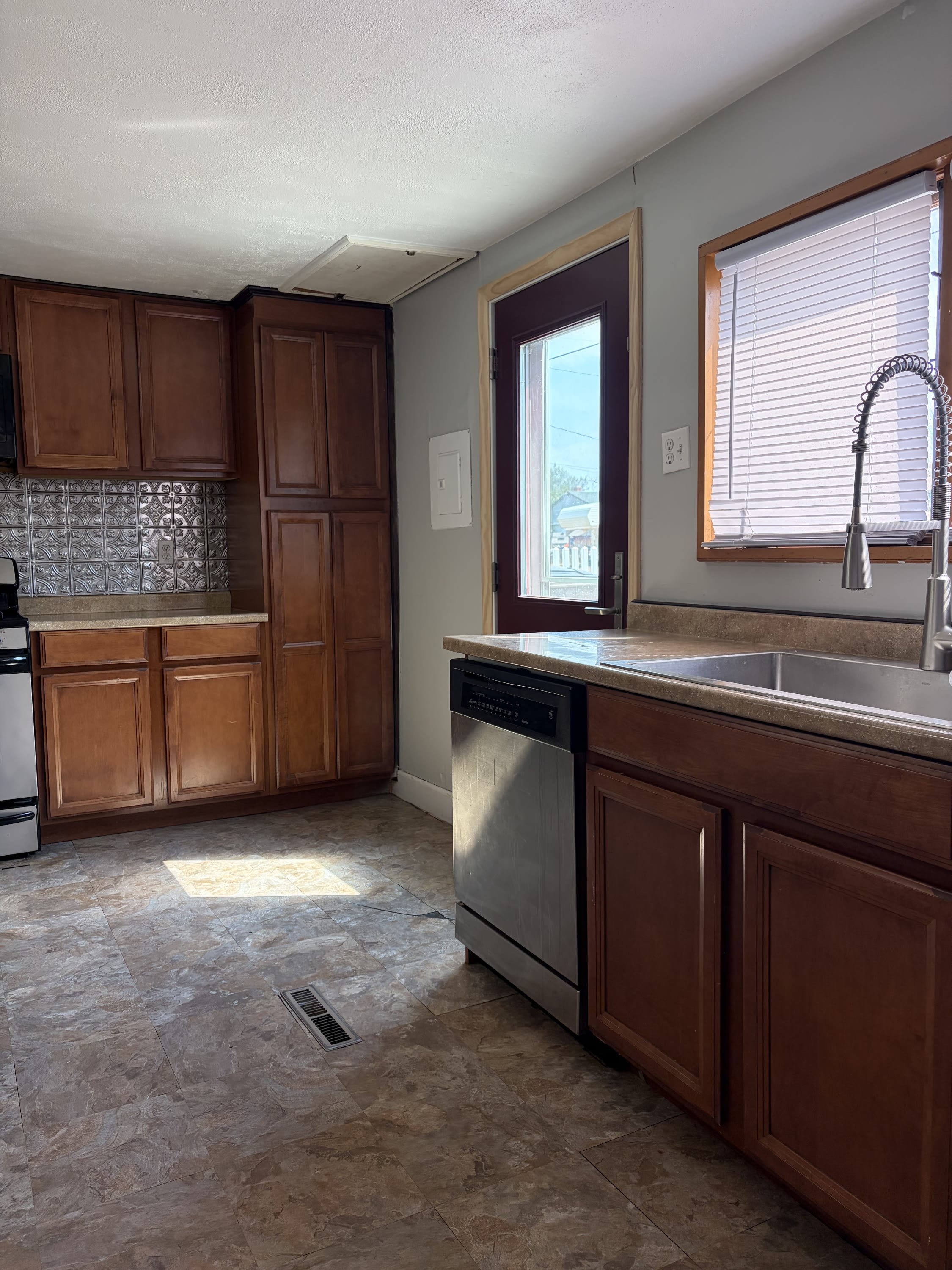 468 W. Park Ave. – photo 2
