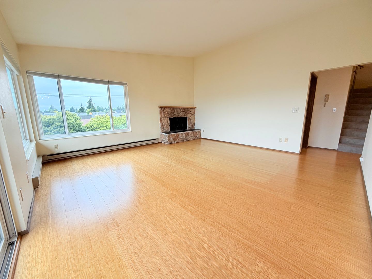 Bright Penthouse Corner Unit w/Garage Parking included – photo 3
