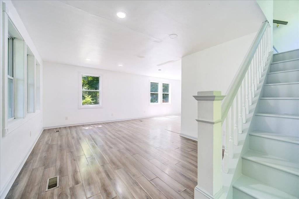 629 South Road – photo 5