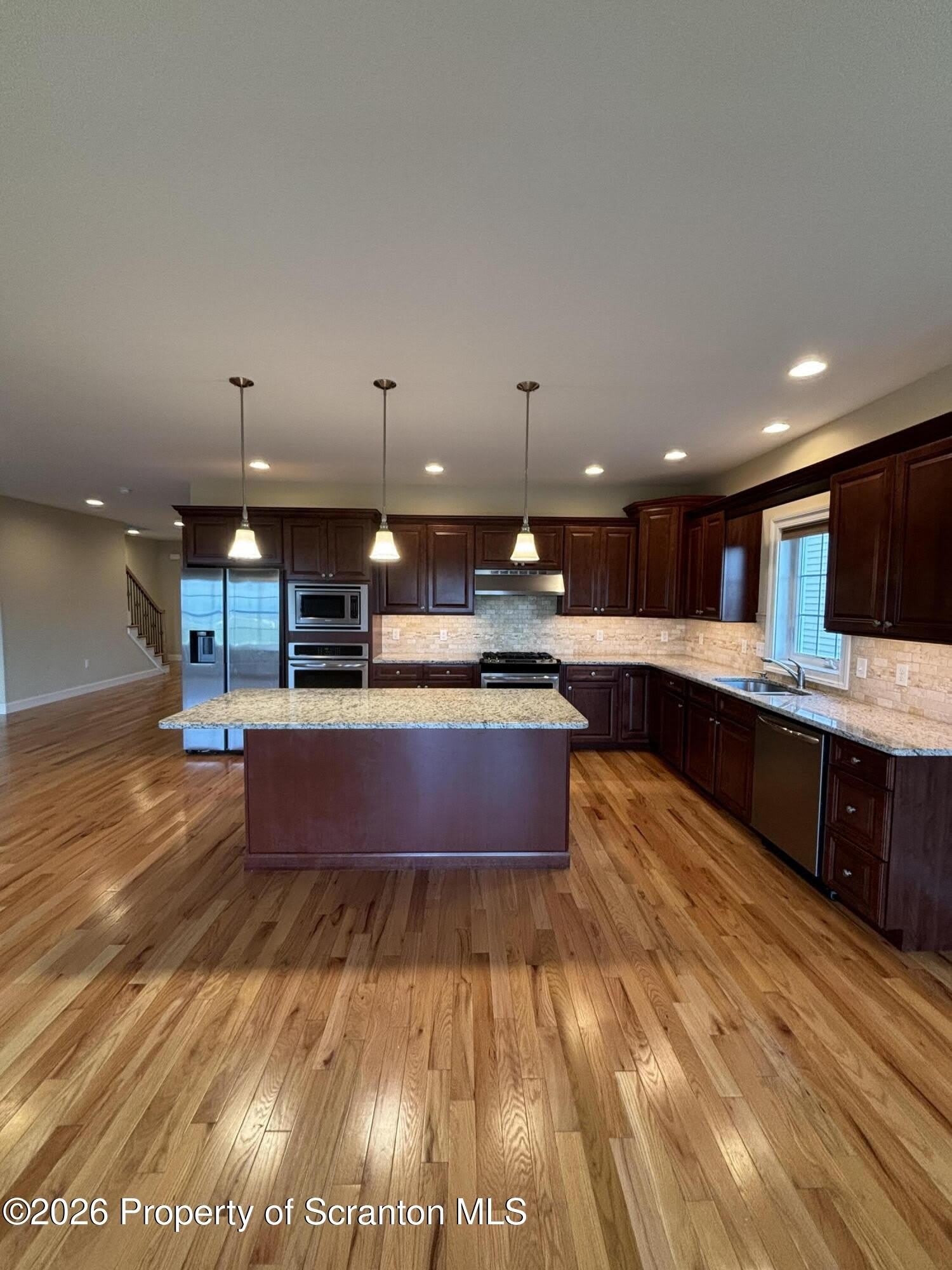 1803 Robinson Close – photo 4