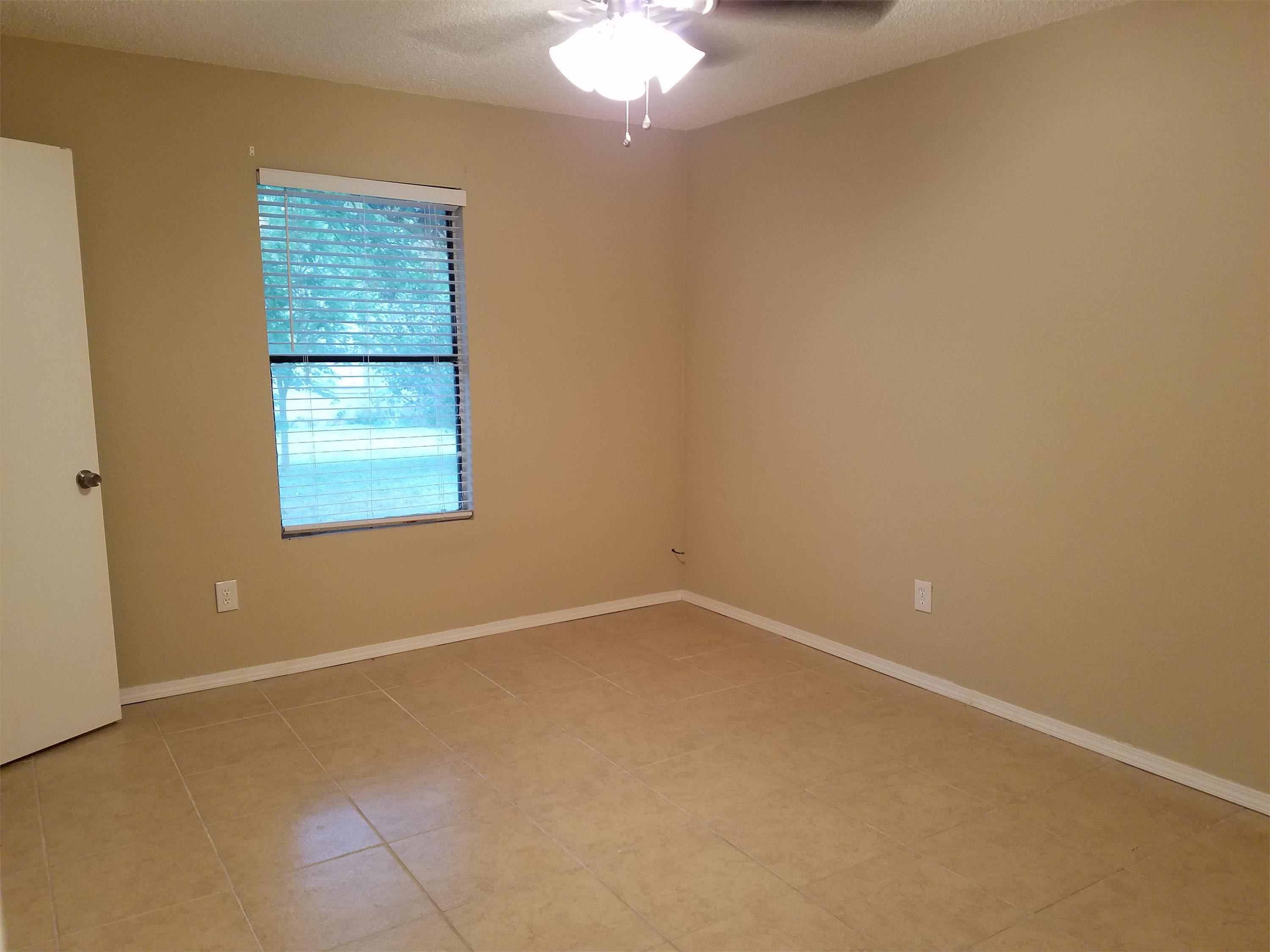 201 W GoForth – photo 2