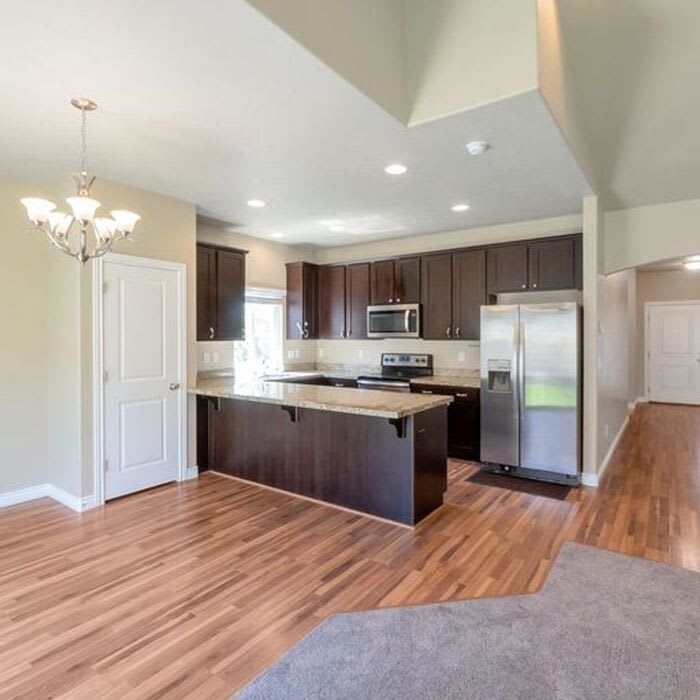 1848 Woodview Drive West – photo 4