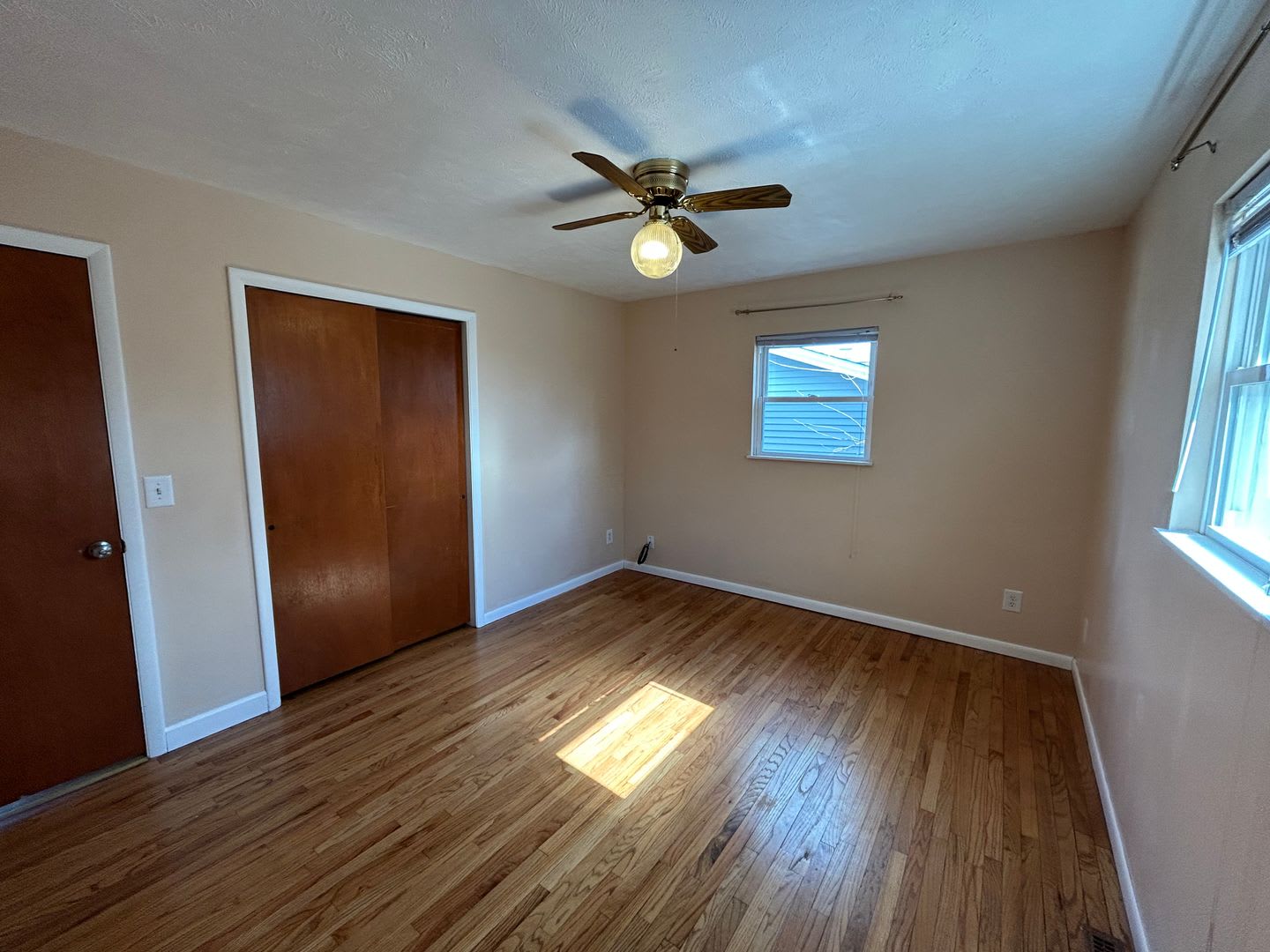Spacious Bi-Level Home with Finished Basement & Huge Backyard! – photo 5