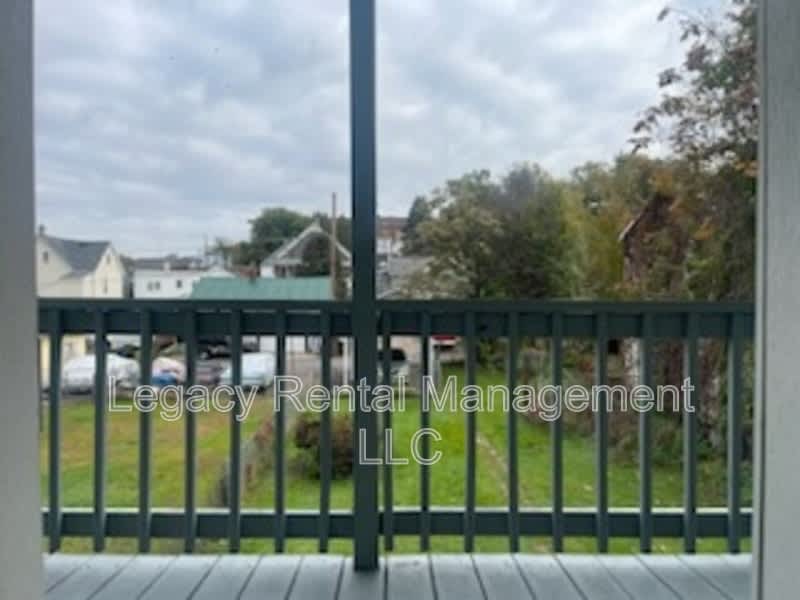 327 East Locust Street – photo 4