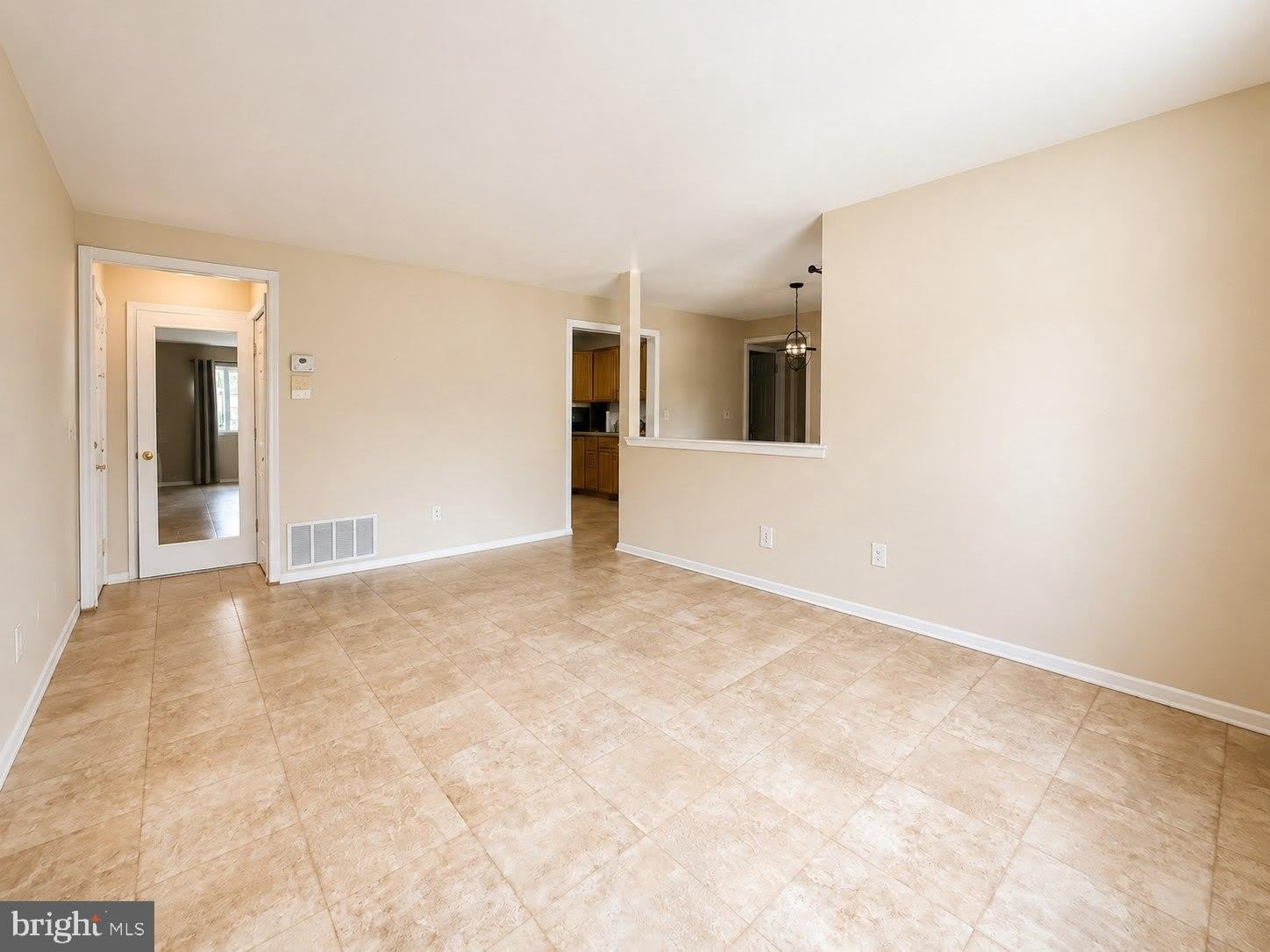 2112 SAYRE Drive – photo 4