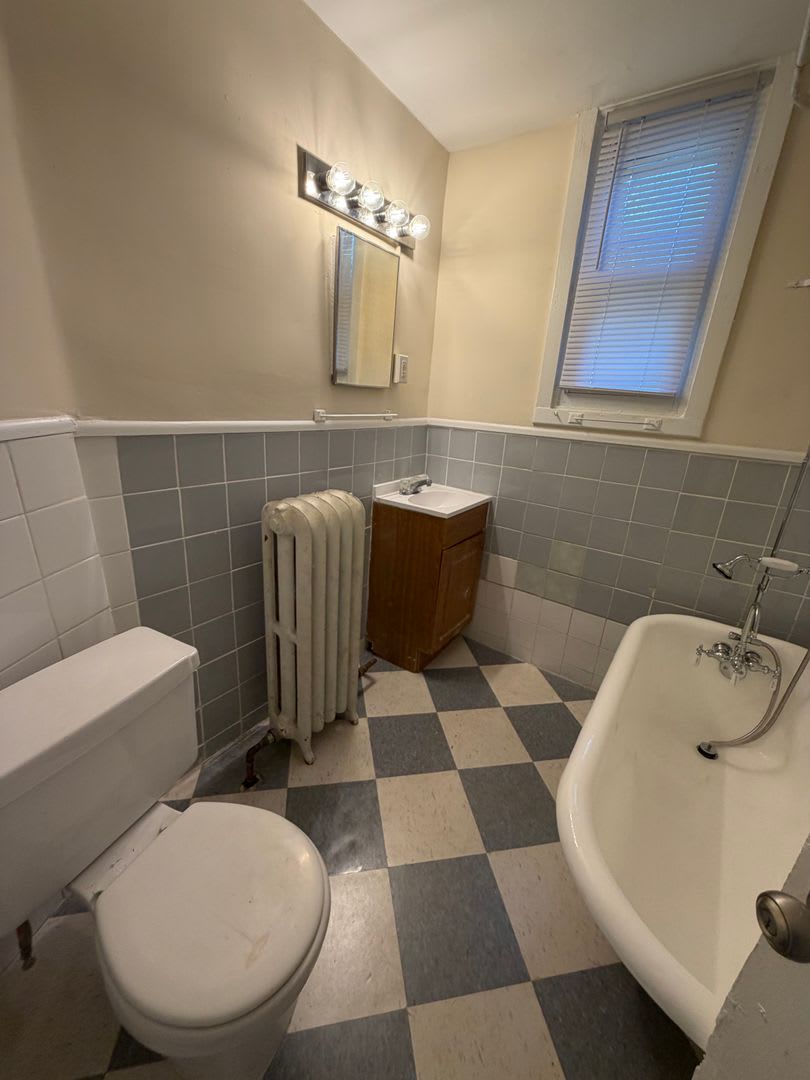 Large Apartment Germantown – photo 2