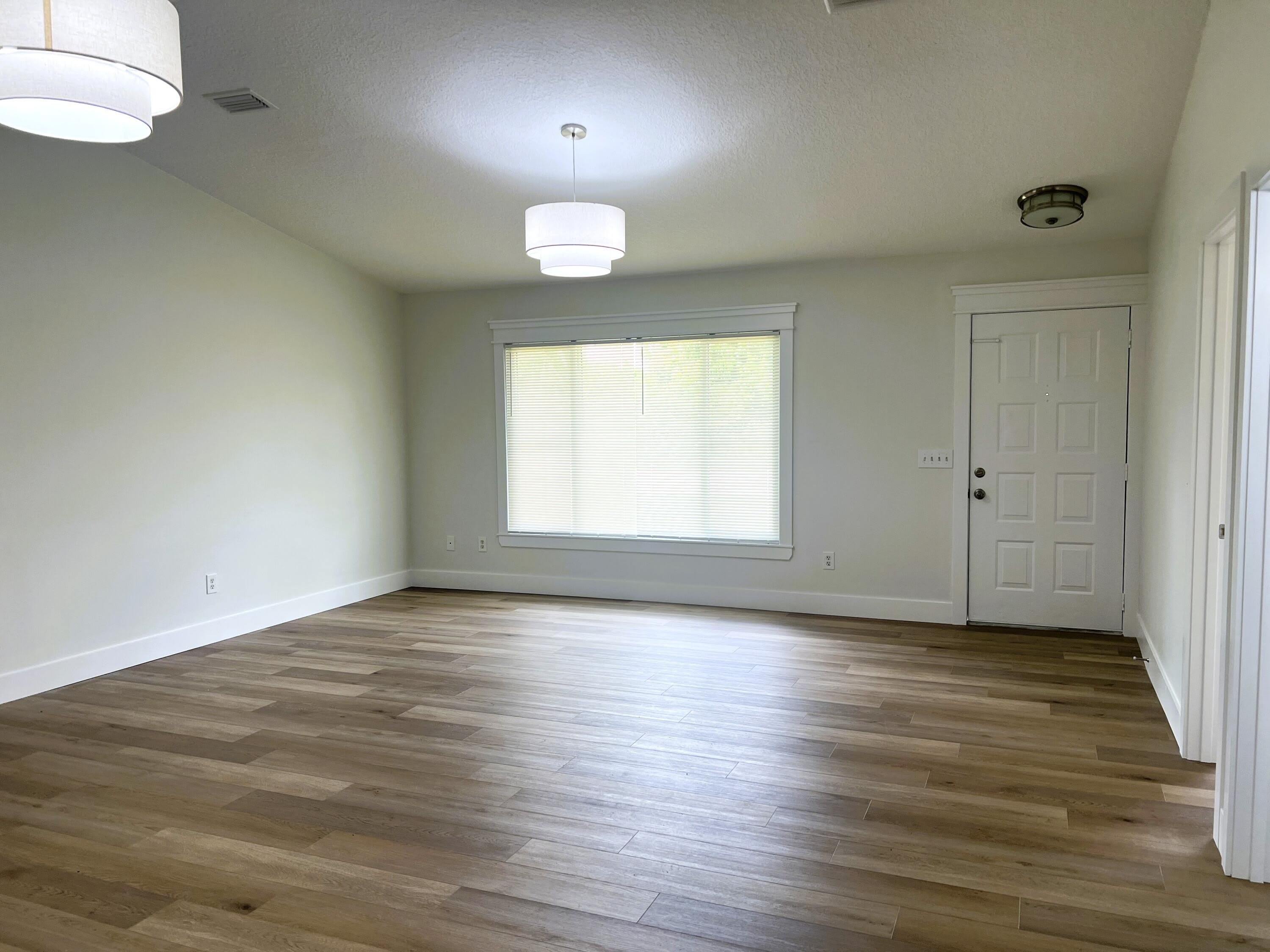 7105 NORTH Boulevard – photo 3