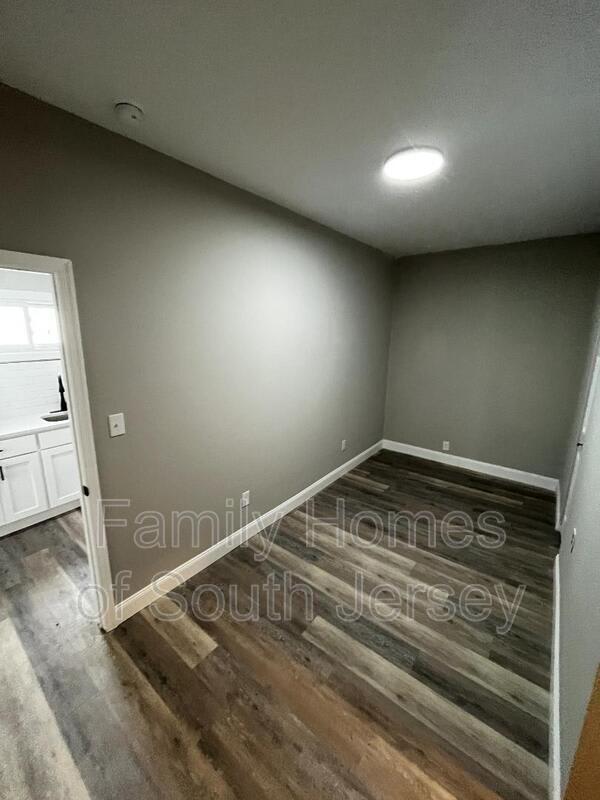 242 N Broadway – photo 5