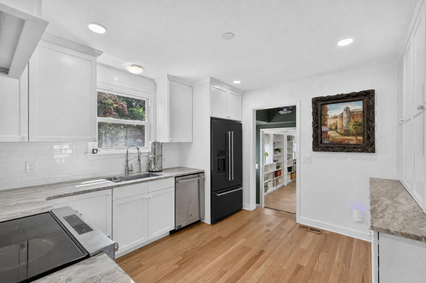 Beautifully Renovated 5BR Home Near the Lake – photo 3