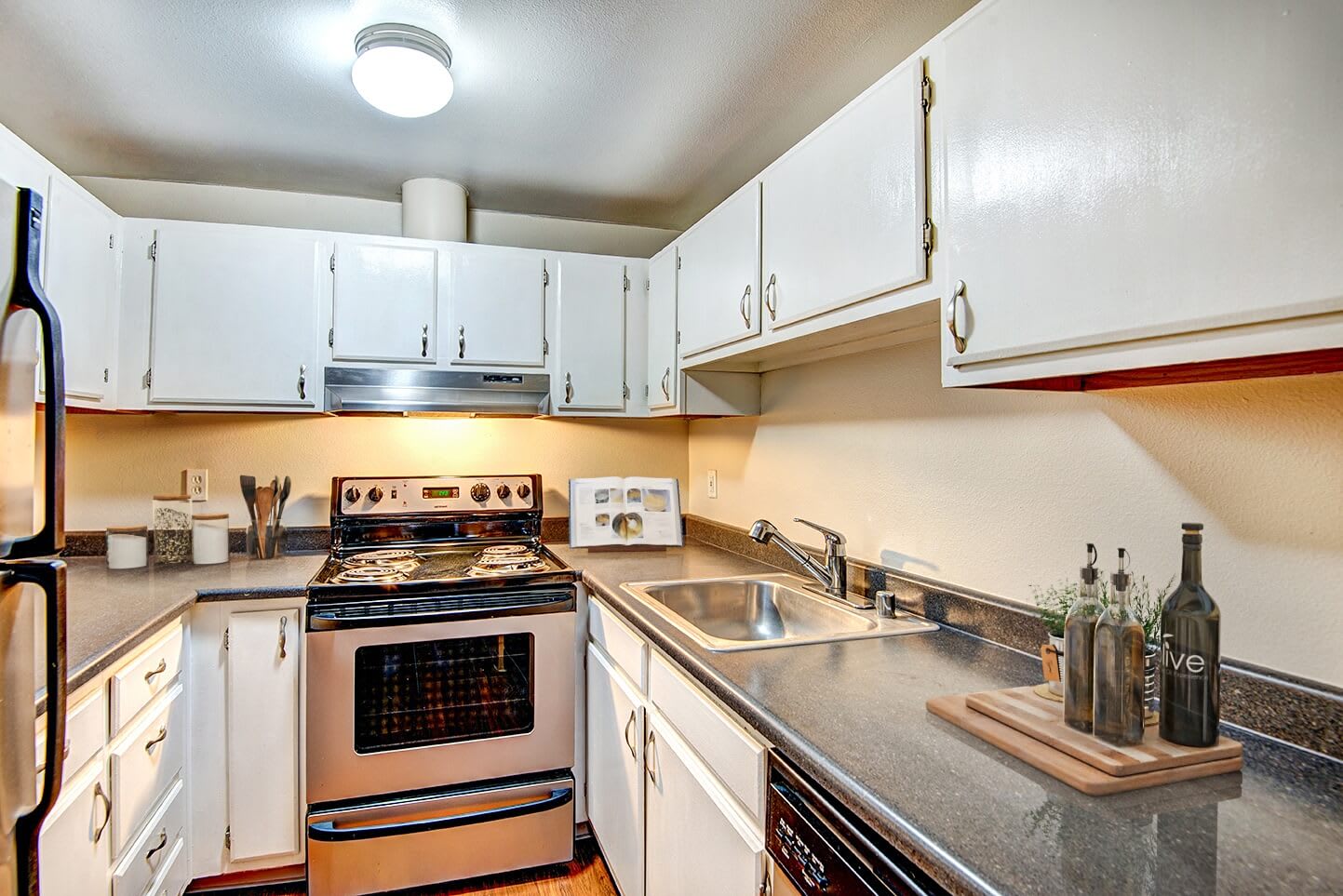Ellis Court Apartments – photo 4