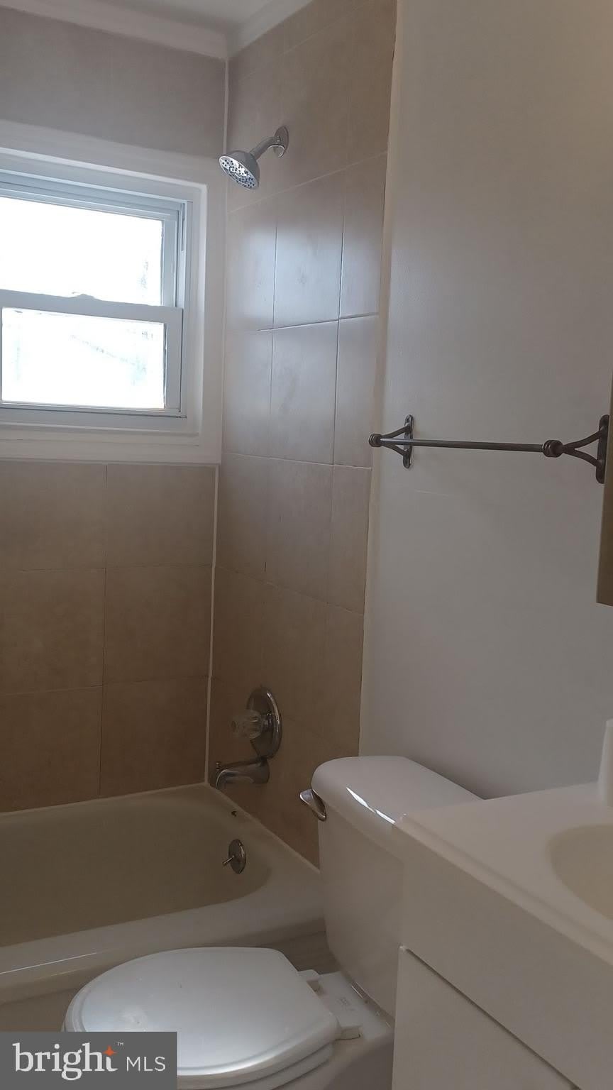 2053 LARKHALL Road – photo 5