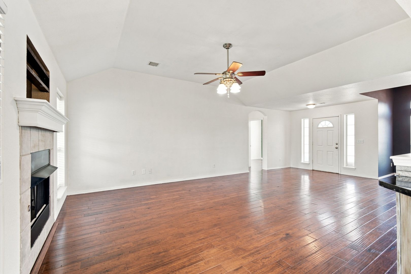 Spacious 3-Bedroom Home in Coweta with Fireplace & Covered Patio! – photo 4