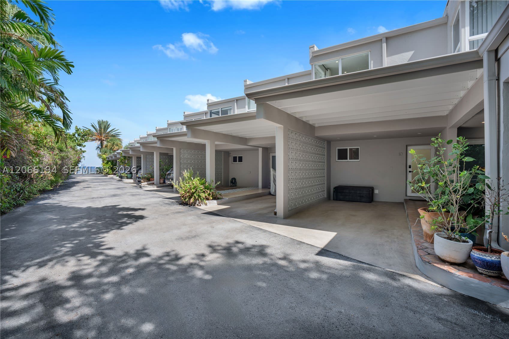 6011 N Bayshore Dr – photo 3