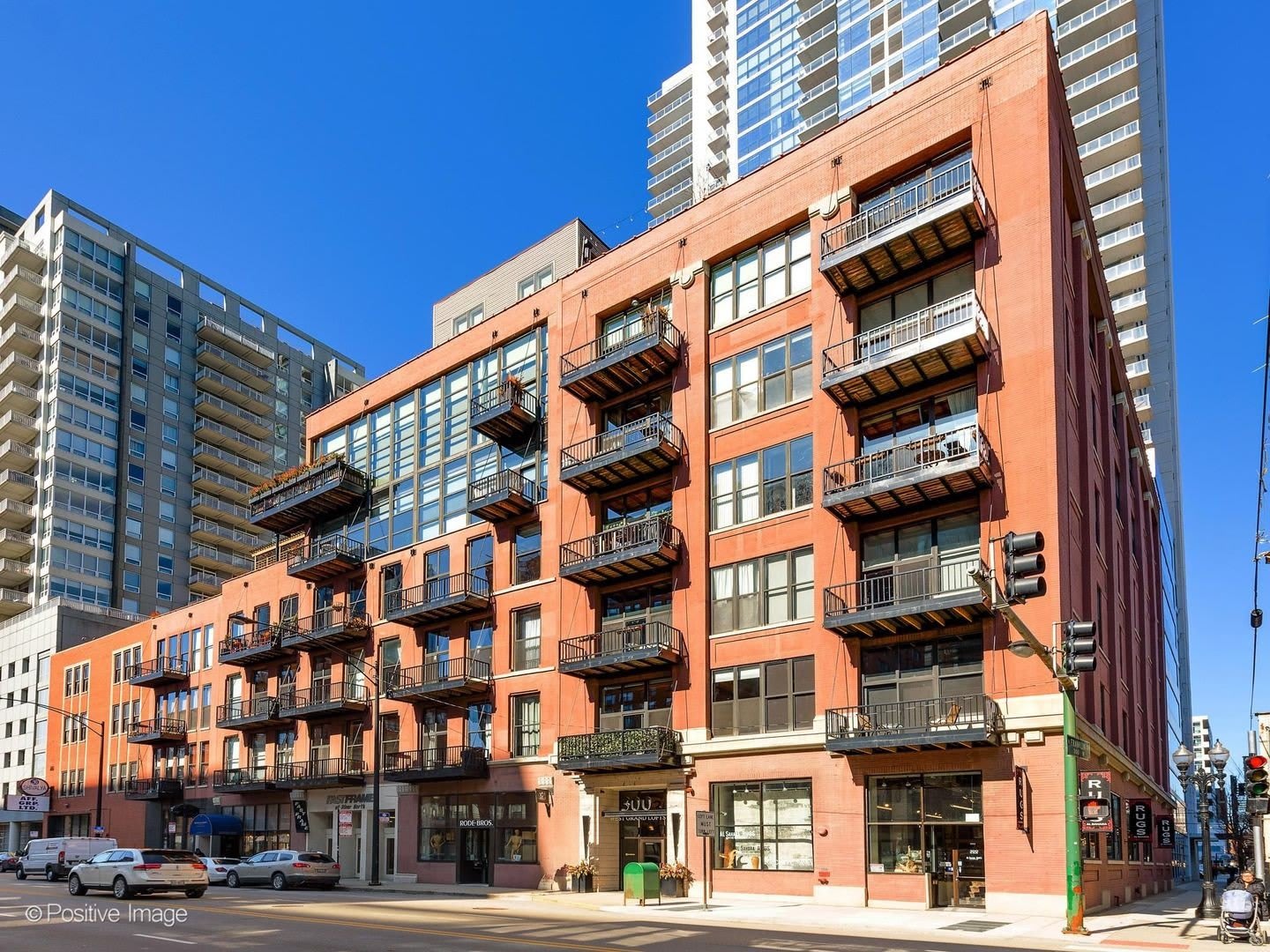 300 W Grand Avenue – photo 1
