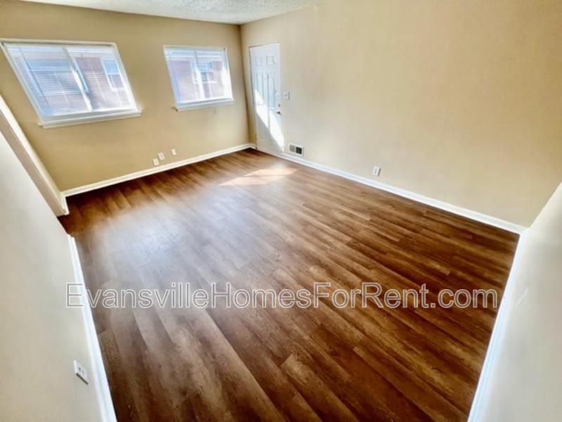 1202 South Lombard Avenue – photo 4