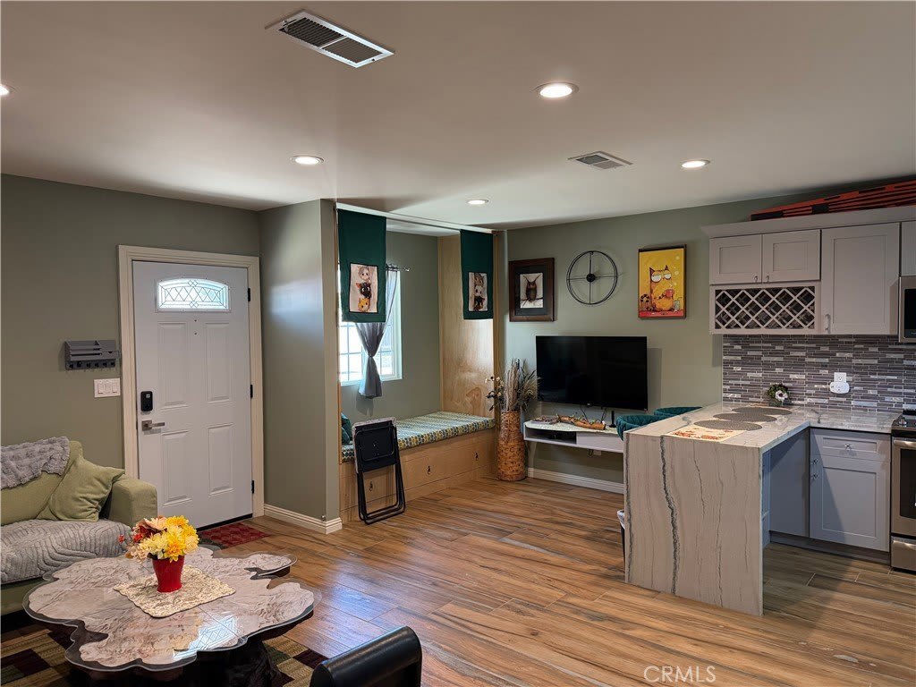 18421 E Cypress – photo 4