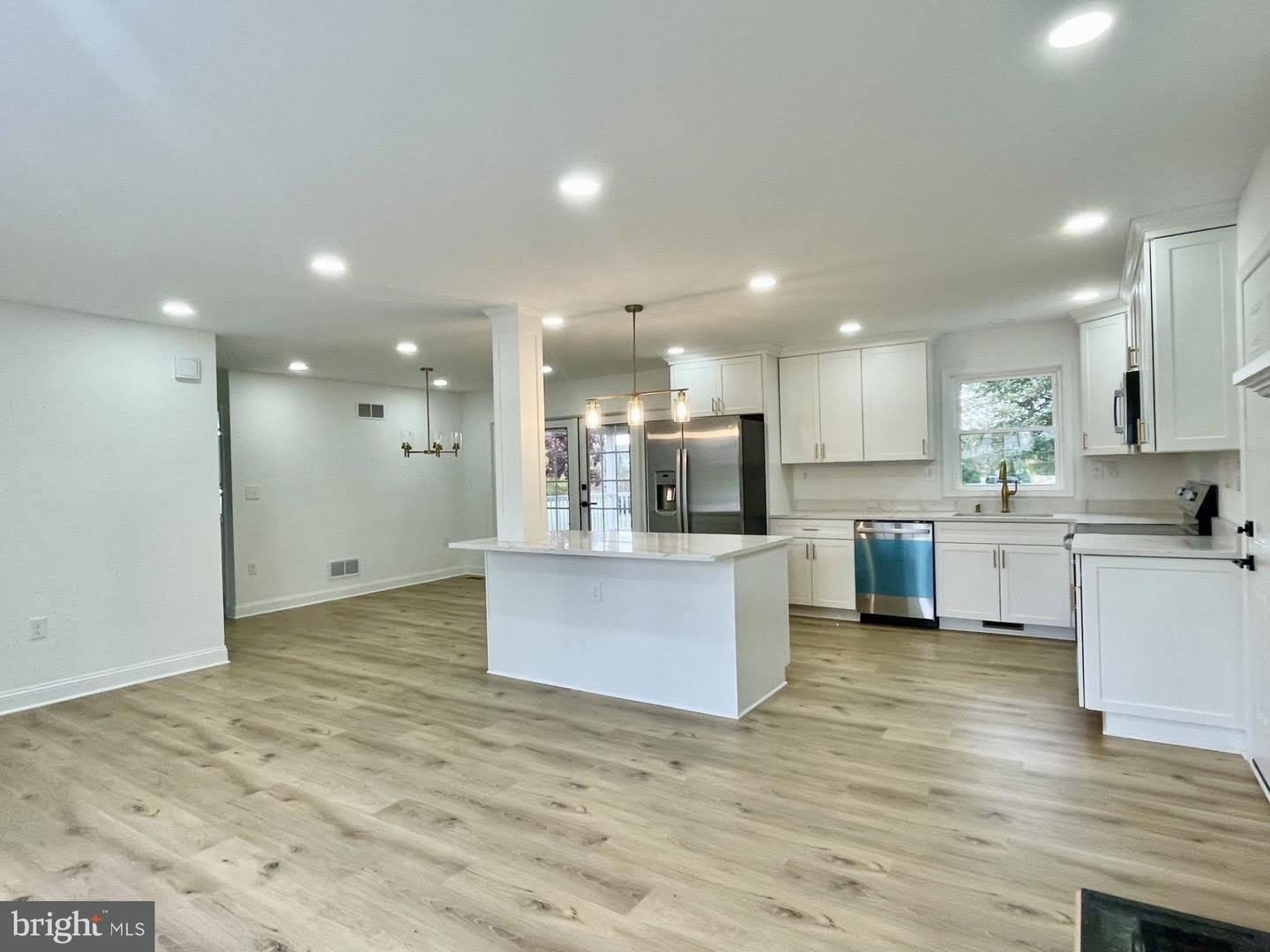 313 WINDSOR CT – photo 3