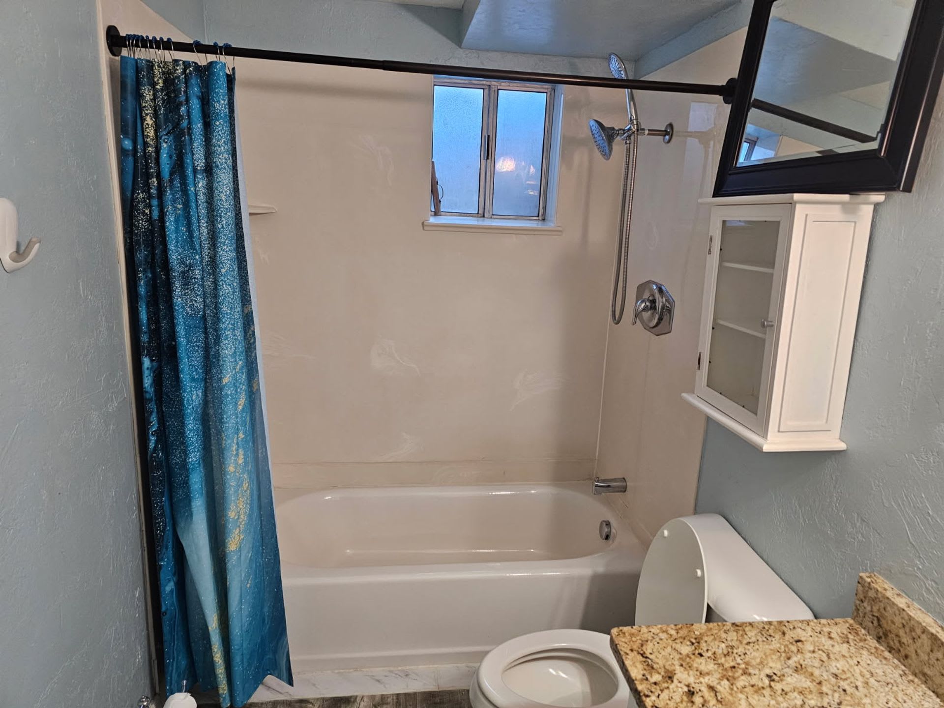 2 Bedroom 1 Bathroom Basement Apartment – photo 5