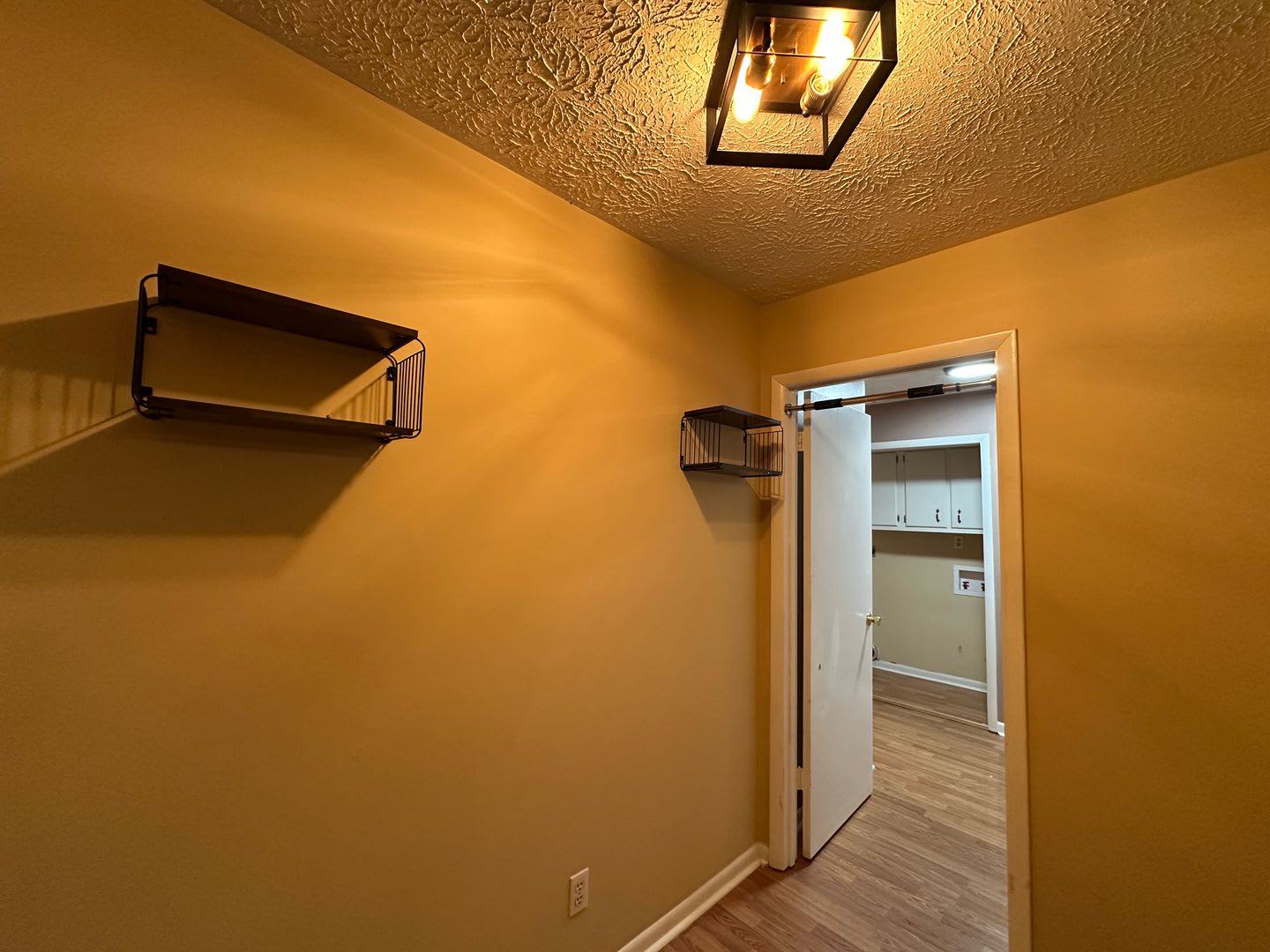 **SEPTEMBER RENT FREE!!** AVAILABLE NOW – photo 3