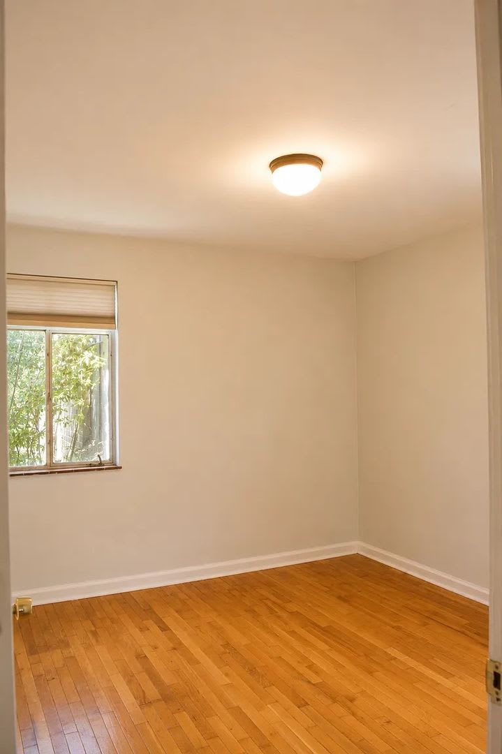 Cozy 1-Bedroom Near DU with Private Yard & Parking – photo 4