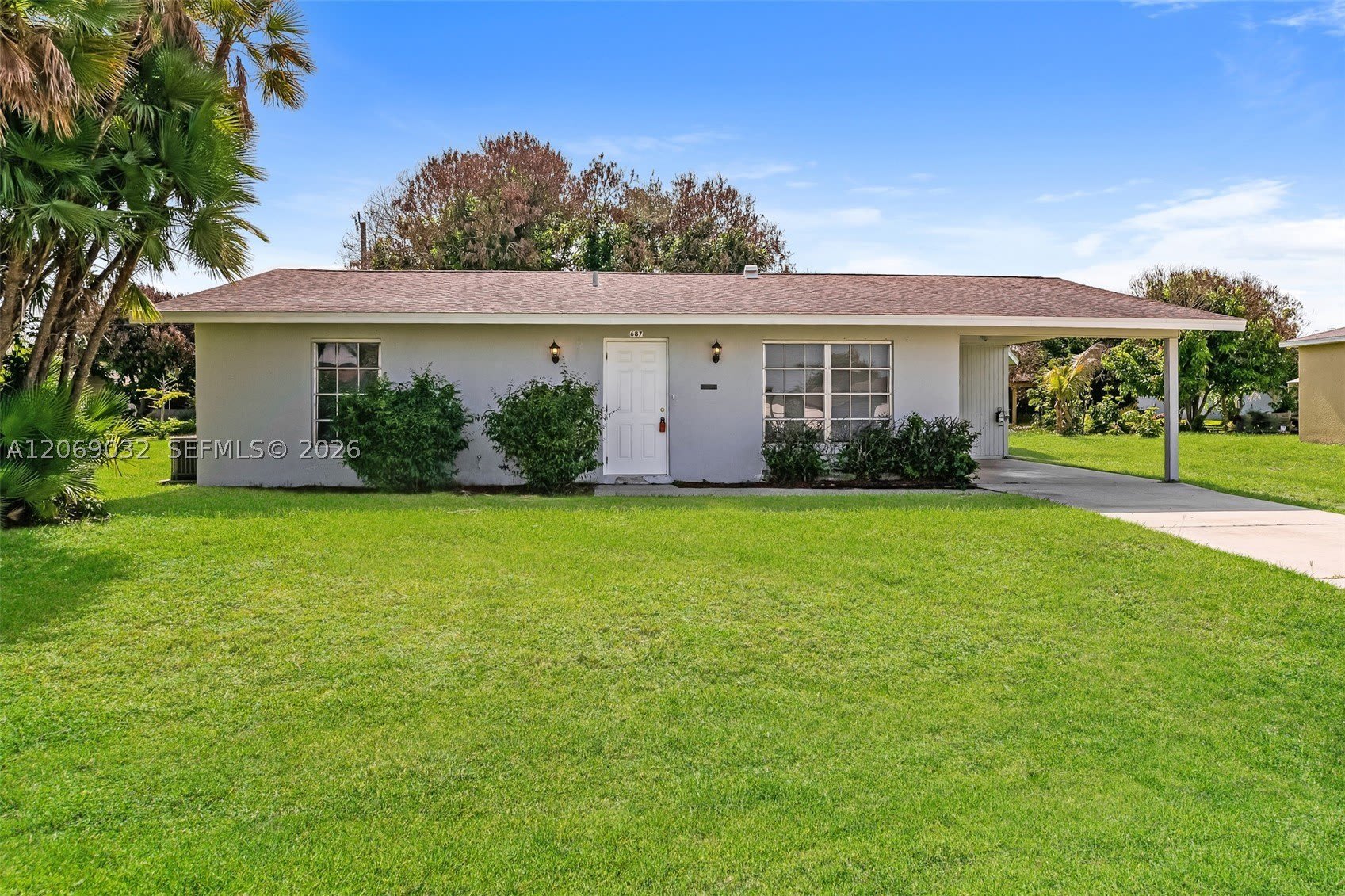 687 Sw Heather St – photo 1