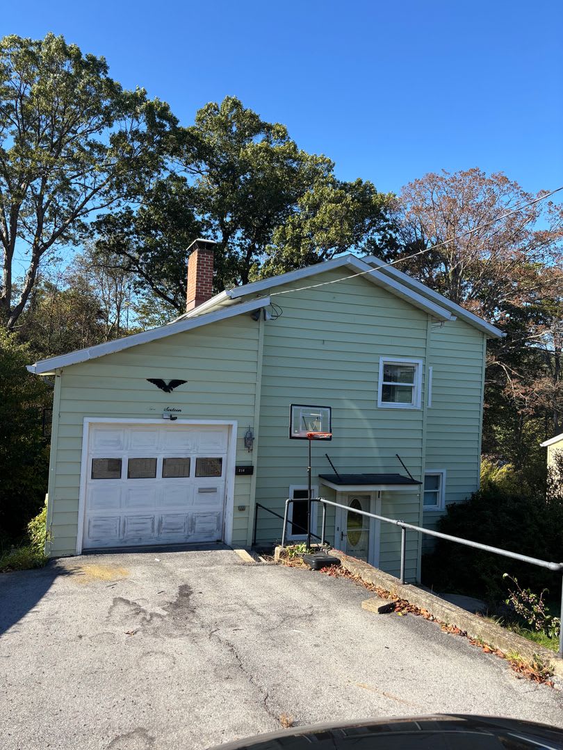 Charming 2 Bedroom Single Family Home With Garage And Off Street Parking – photo 1