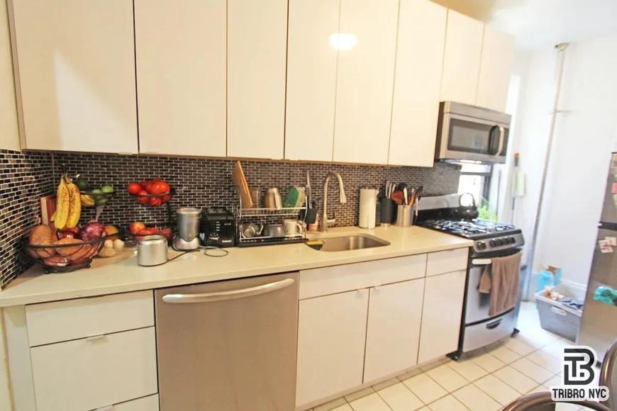 136 Edgecombe Avenue – photo 2